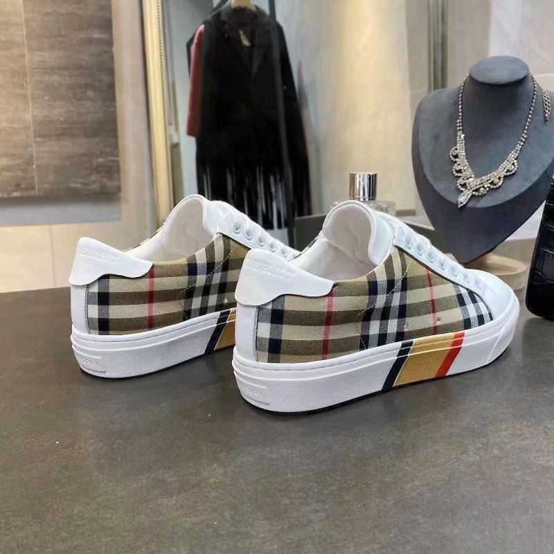 Burberry Low Shoes